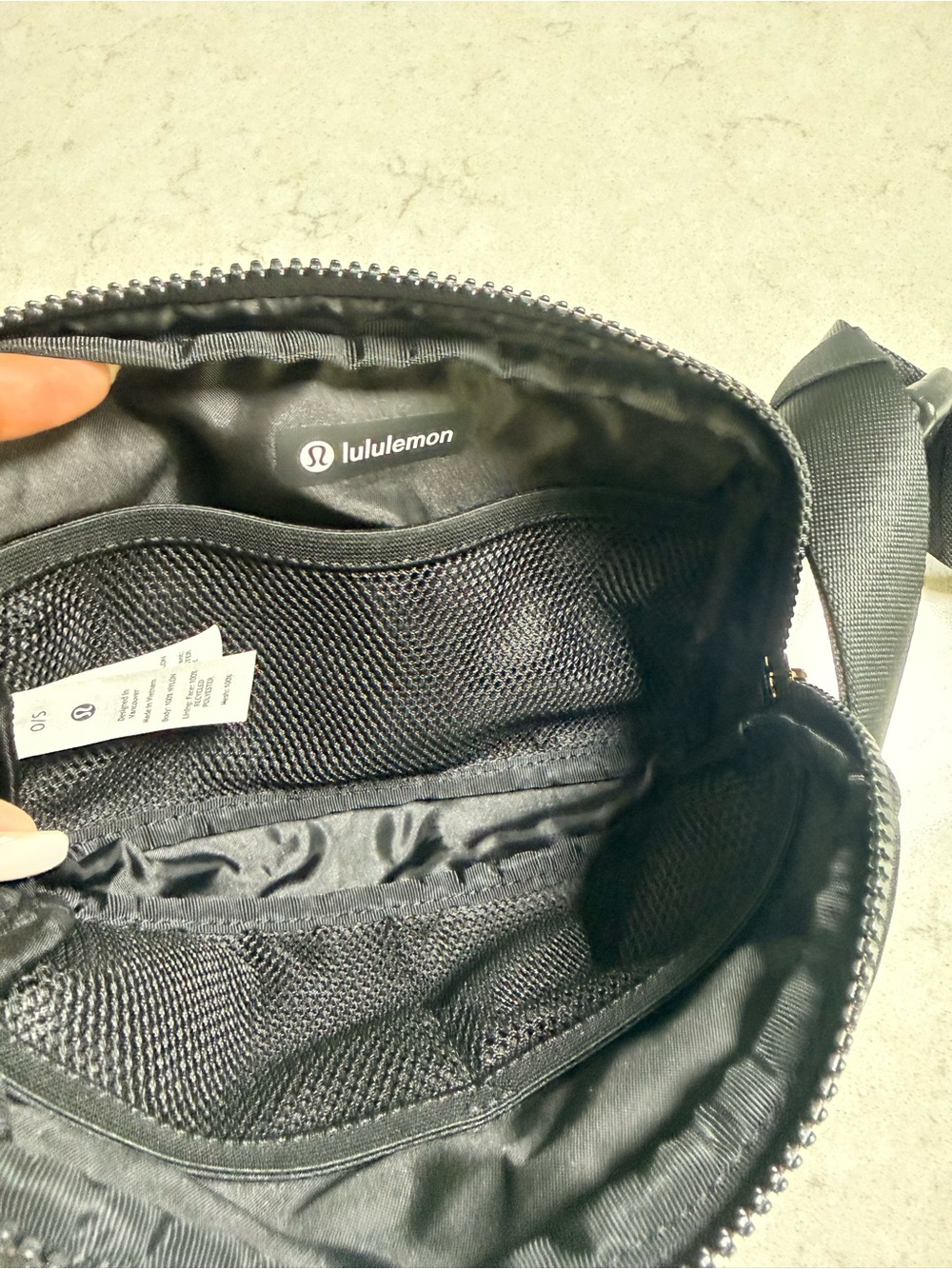 lululemon Everywhere Belt Bag 1L Black Gold Metal Hardware - Picture 6 of 9